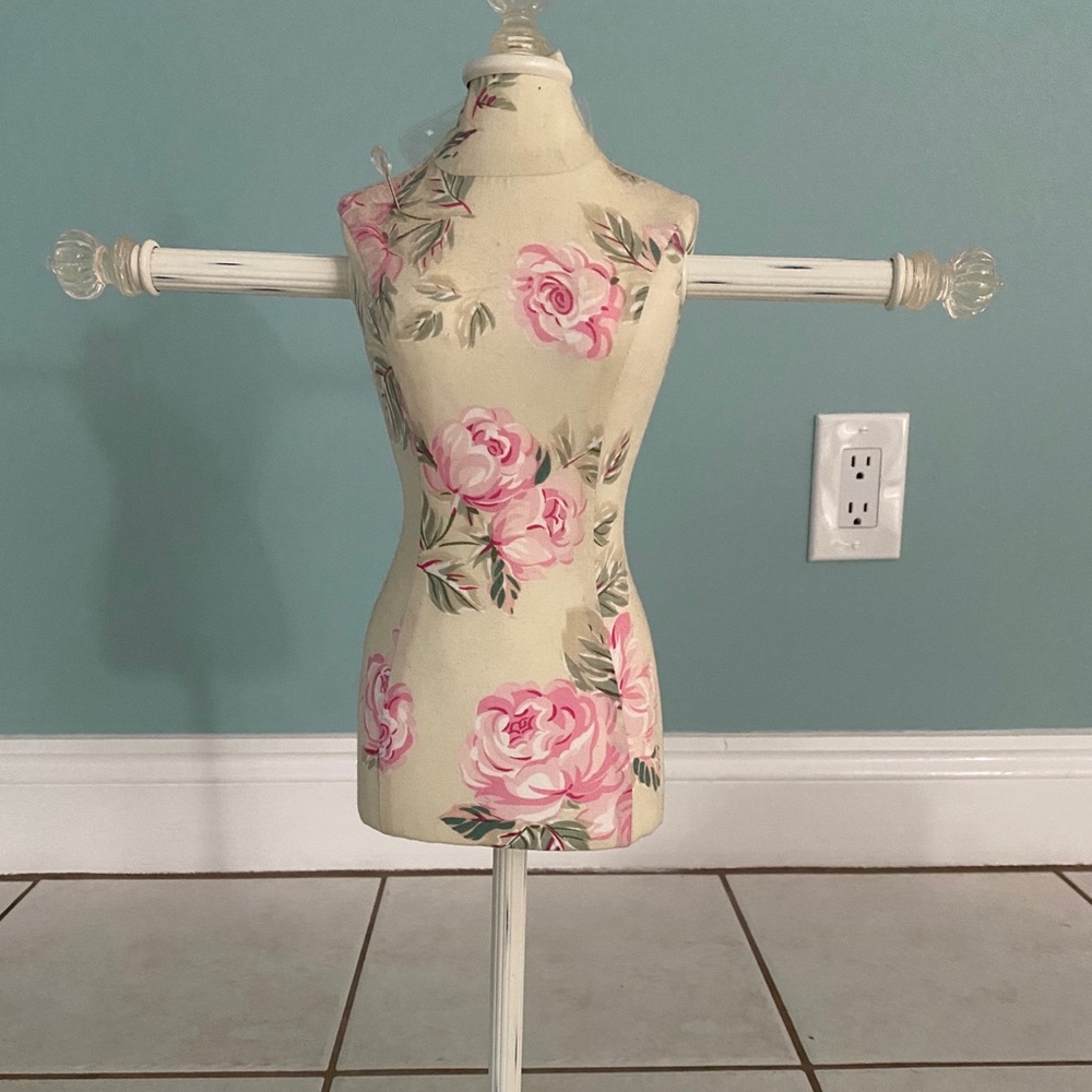 mannequin jewelry holder